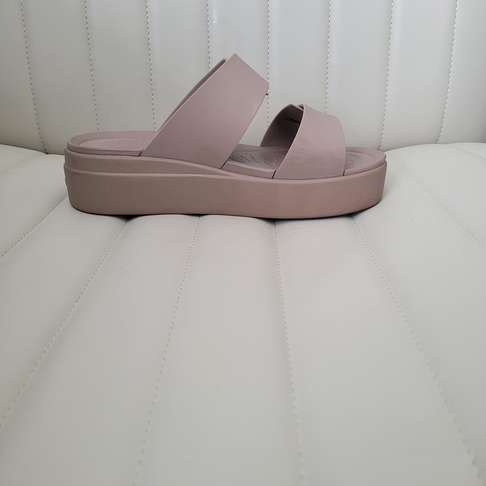 Crocs Brooklyn Buckle, Latte - Picture 10 of 14